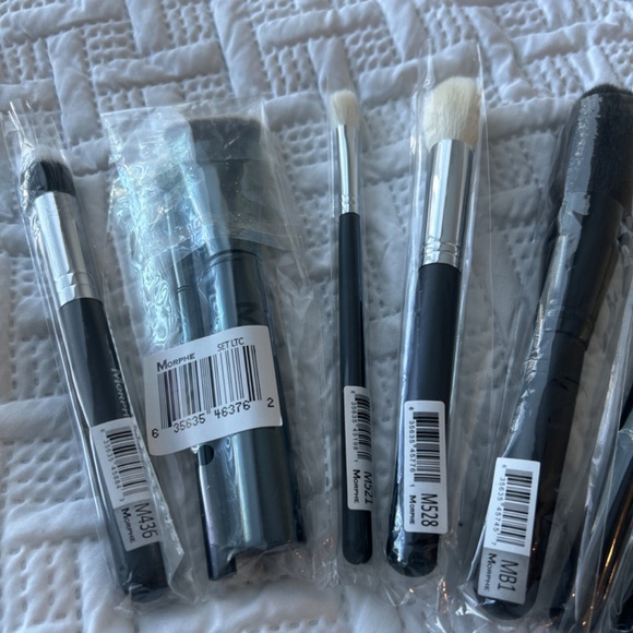 Large Set of Morphe Brushes - Picture 2 of 3